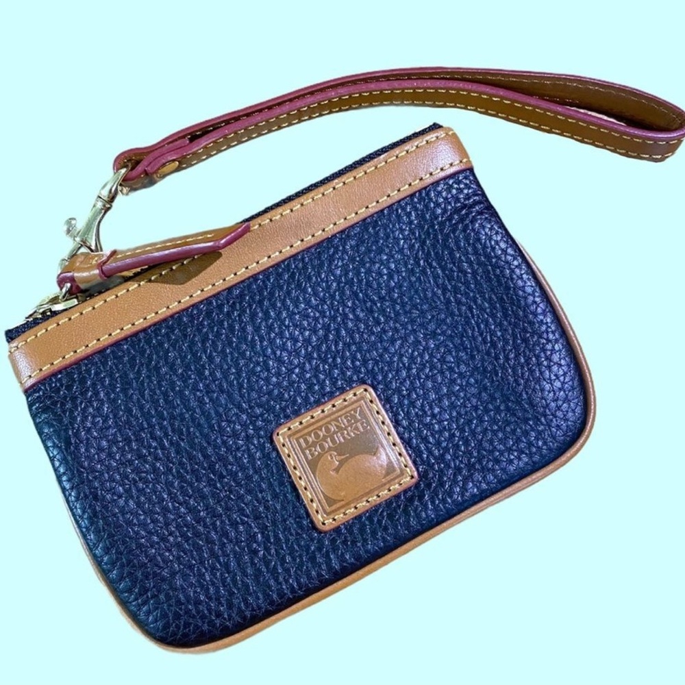 NWOT Dooney and Bourke, navy & brown wristlet